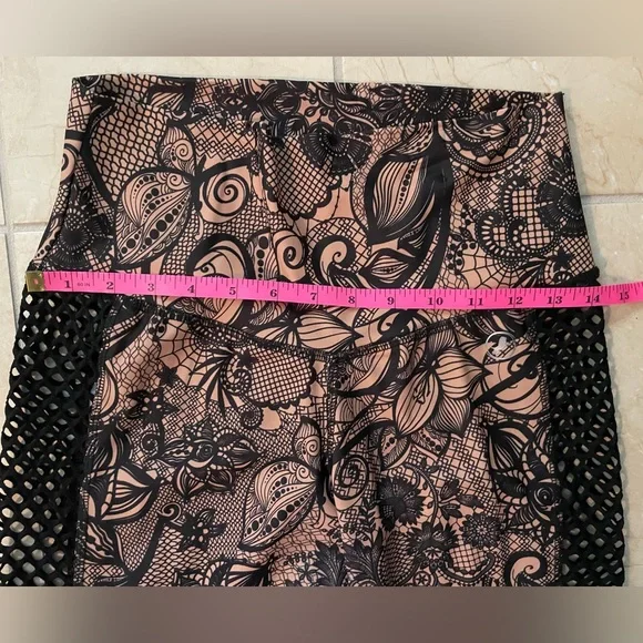 ABS2BE Floral/Paisley Leggings with Mesh Sides & Scrunch Booty - Picture 5 of 11